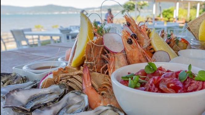 Review 5 Restoran Populer, Dengan Masakan Khas Lautnya